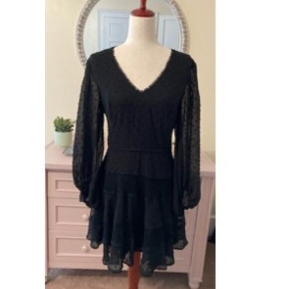 V-NECK BLACK LACE COCKTAIL DRESS - Picture 1 of 4